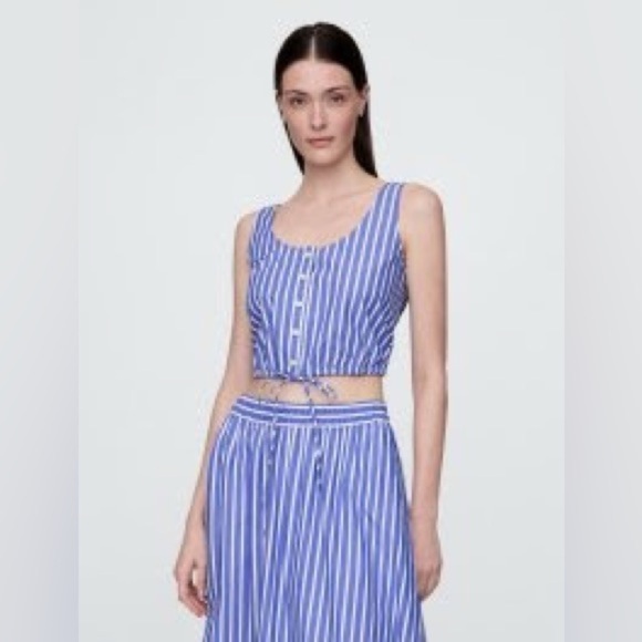GAP Tops - ✨ NEW Cinched-Hem Crop Top ✨